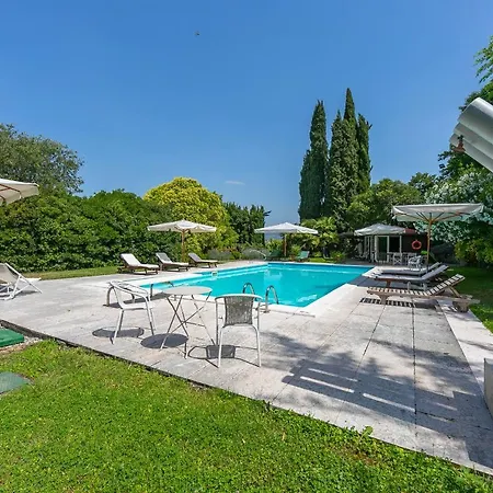 Vila Alberta's Liberty House With Pool Colognola ai Colli